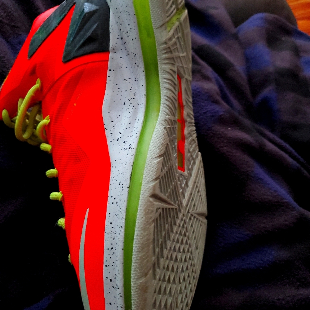 Basket ball shoes